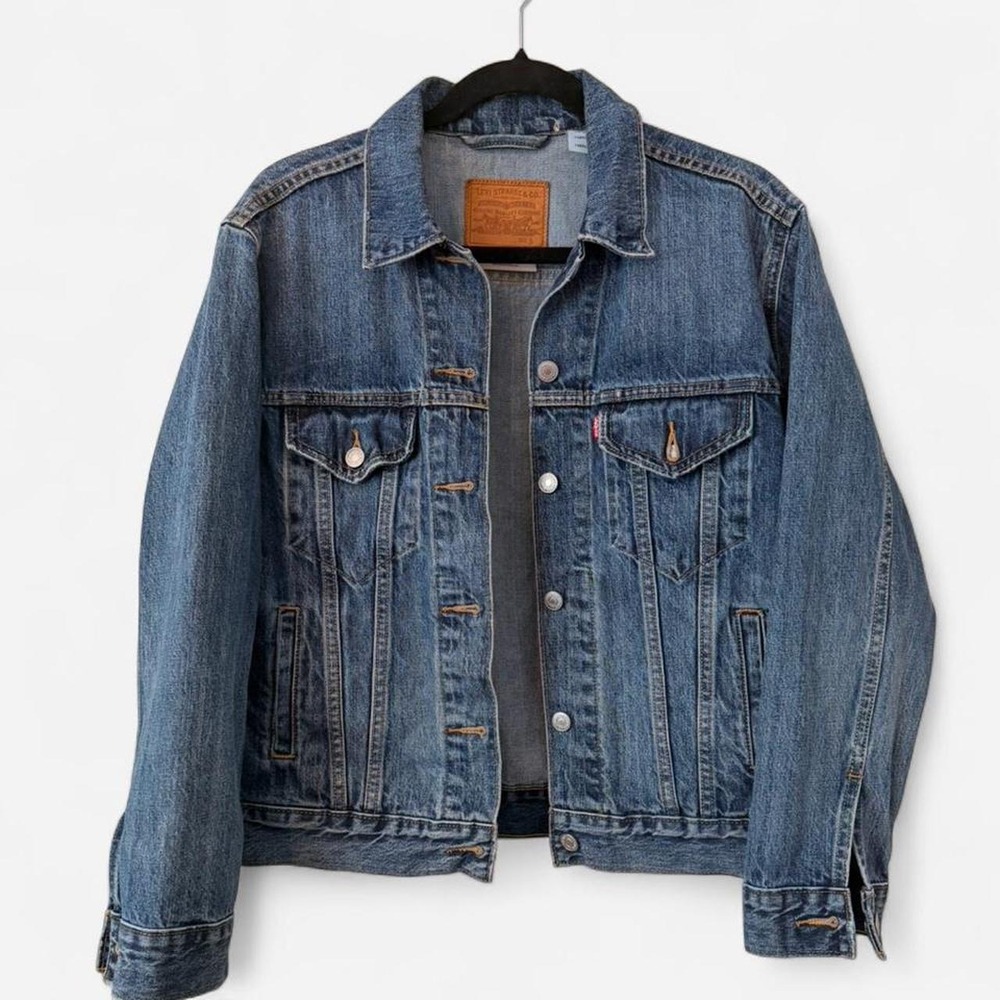 Levi's blue denim jacket Size M